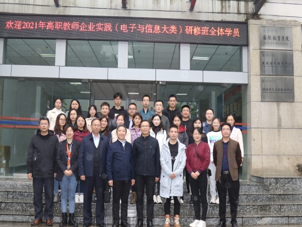 1636191652484054138.jpg 7I1A3715.jpg