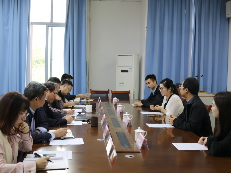 IzqQ_1729139388343094180.jpg 4.jpg